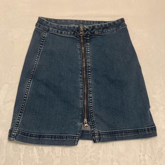 Free People Dresses & Skirts - Free People Denim Mini Skirt Womens 4 Blue Cotton Blend Boho Zip Front Festival